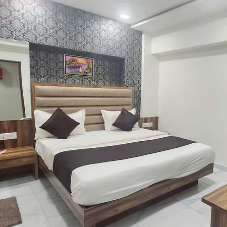 Hotel Sun Shine Ahmadabad Zewnętrze zdjęcie