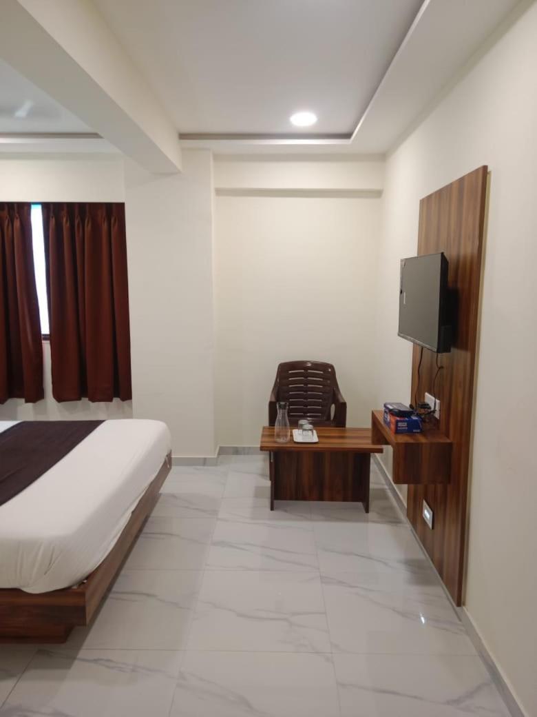 Hotel Sun Shine Ahmadabad Zewnętrze zdjęcie