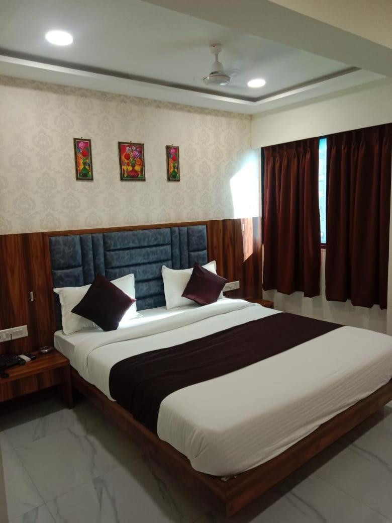 Hotel Sun Shine Ahmadabad Zewnętrze zdjęcie