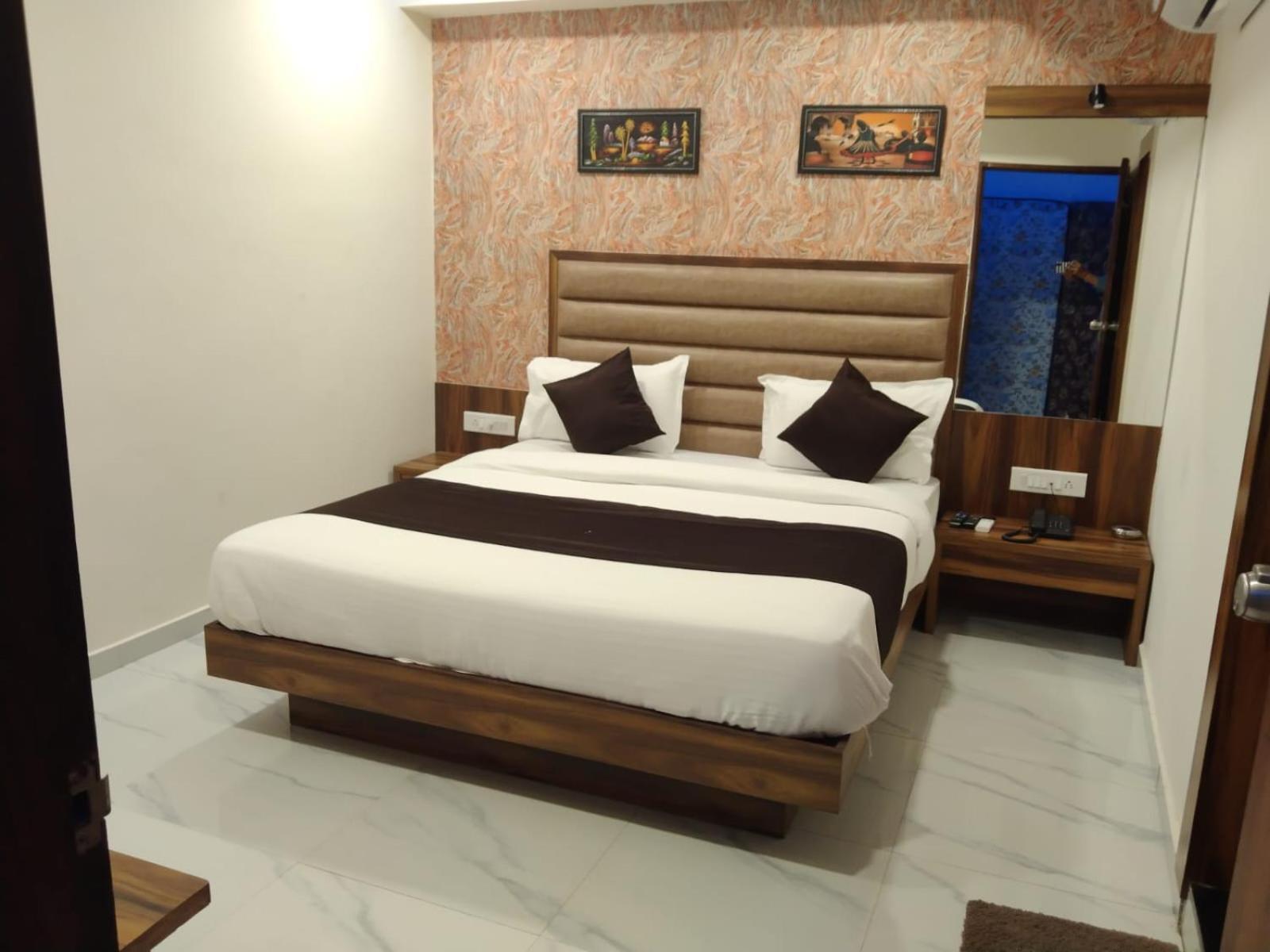 Hotel Sun Shine Ahmadabad Zewnętrze zdjęcie